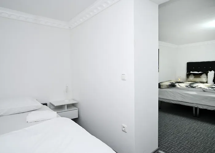 Ferienwohnung & Aparts Am Schloss Park
