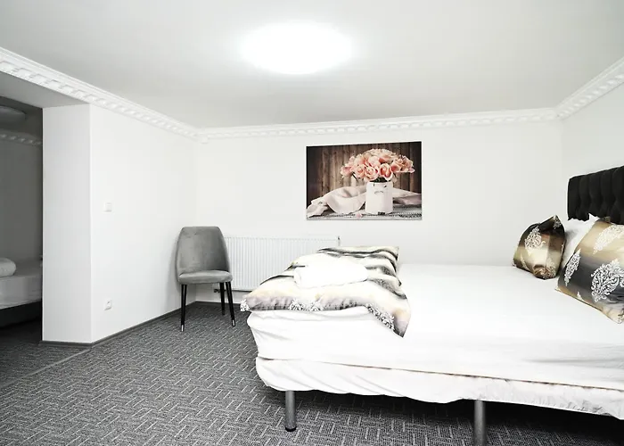 Ferienwohnung & Aparts Am Schloss Park